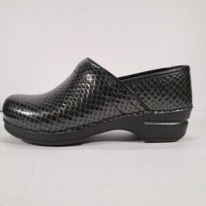 Dansko XP Clogs Women EU 37 Gray Metallic Snake Print Professional 3906200200